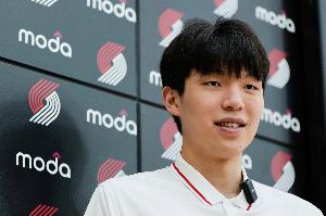 开拓者夏联主帅：杨瀚森给我留下深刻印象 足够成熟&amp;学东西很快